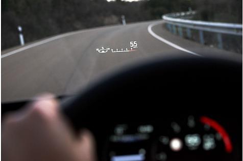 Das Head-Up-Display ist 7.1 Zoll groß