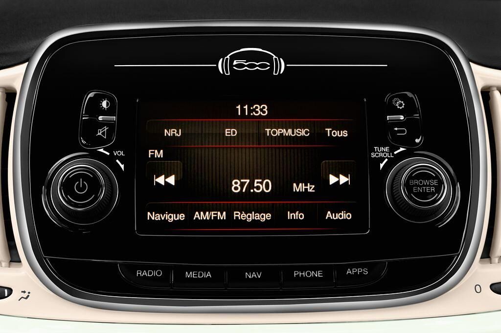 FIAT 500 (Baujahr 2016) Lounge 3 Türen Radio und Infotainmentsystem