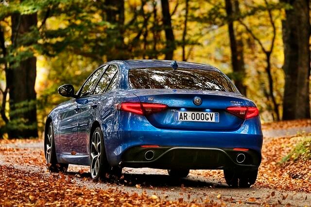 Immer dabei sind Allradantrieb, 18-Zöller, Bi-Xenon-Licht und eine Achtstufen-Automatik