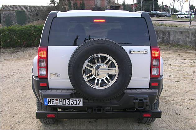 Der H3 ist knapp unter zwei Meter breit