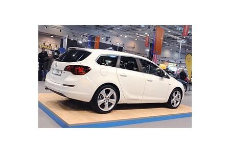 Essen Motor Show 2010: Opel Astra Sports Tourer