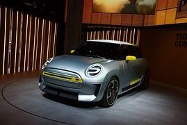 Alternative Antriebe auf der IAA - Revolution in der Warteschleife