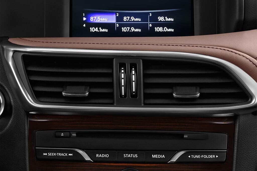 Infiniti QX30 (Baujahr 2016) Premium Tech 5 Türen Lüftung