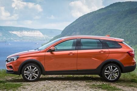 Lada Vesta SW und Cross - Kombi kommt im Doppelpack