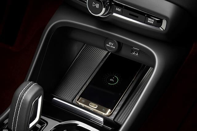 Smartphones lassen sich im XC40 induktiv laden