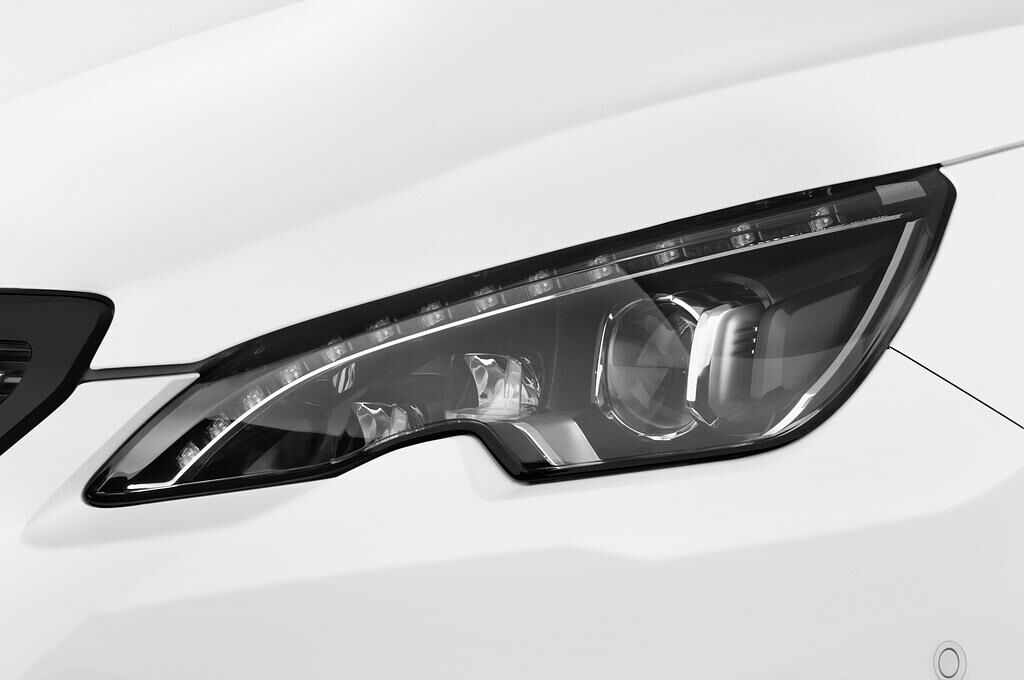 Peugeot 308 GTi (Baujahr 2018) GTi by Peugeot Sport 5 Türen Scheinwerfer