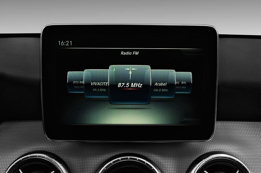 Mercedes CLA Shooting Brake (Baujahr 2017) Urban 5 Türen Radio und Infotainmentsystem