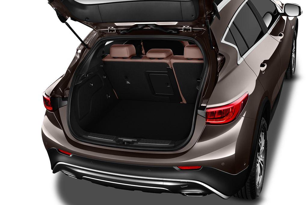 Infiniti QX30 (Baujahr 2016) Premium Tech 5 Türen Kofferraum