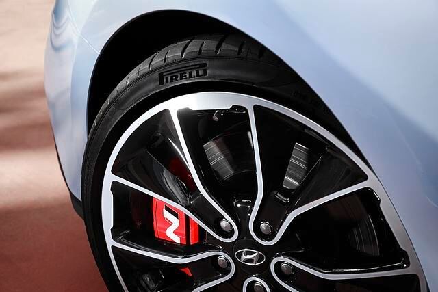 Die Bremssättel sind beim Hyundai i30 N rot lackiert