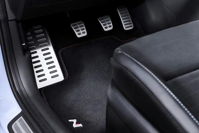 Wie es sich gehört, bietet die Sportversion des i30 Alupedale