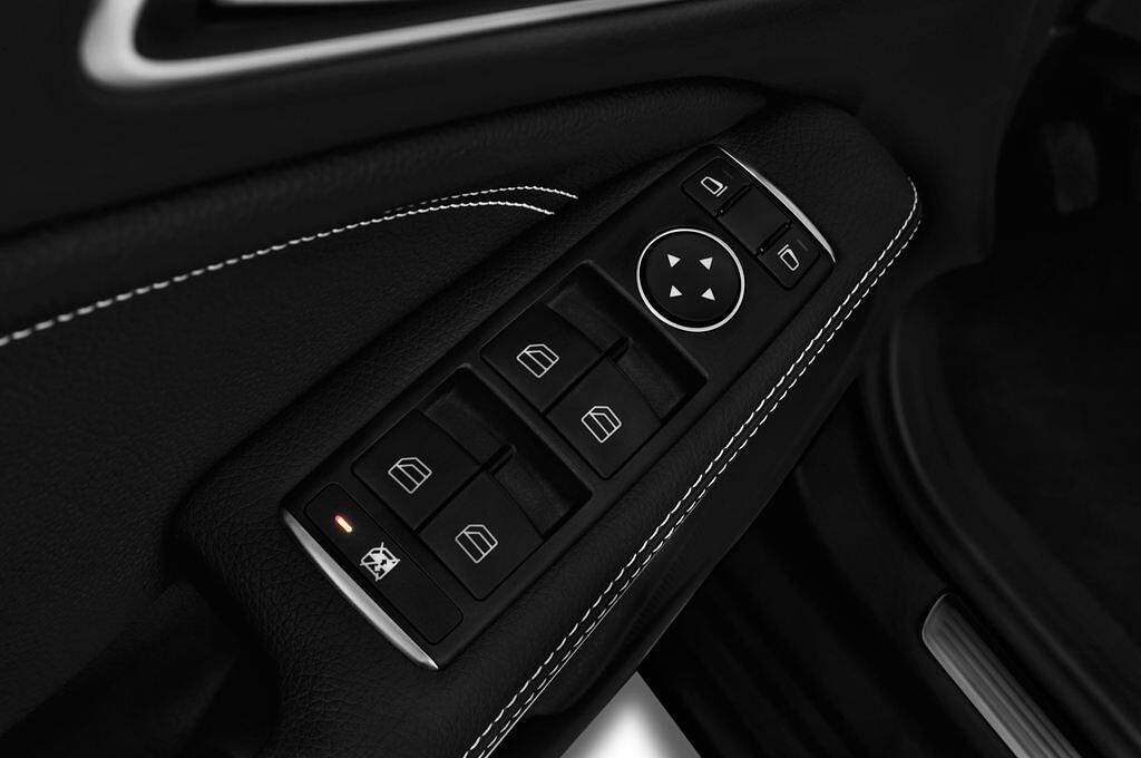 Mercedes CLA Shooting Brake (Baujahr 2017) Urban 5 Türen Bedienungselemente Tür