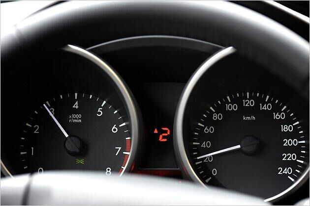 Für die Motorisierung mit 2,0-Liter-Benziner gibt es Hochschalt-Empfehlungen