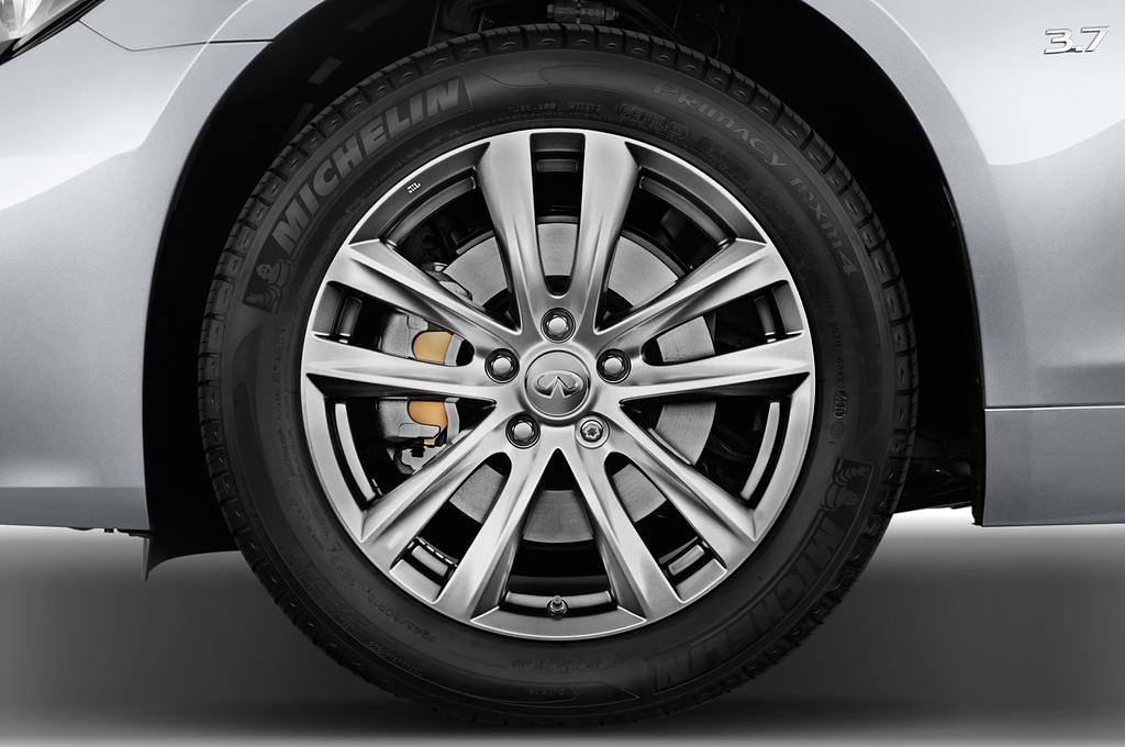 Infiniti Q70 (Baujahr 2015) Sport Tech 4 Türen Reifen und Felge