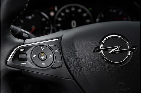 Die Lenkradbedienung ist eingängig
