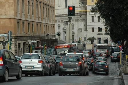 Straßenverkehr in Rom