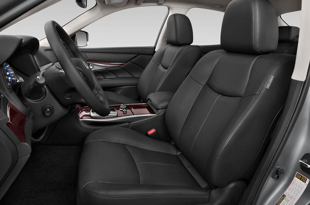 Infiniti Q70 (Baujahr 2015) 3.7 V6 7At 4 Türen Vordersitze