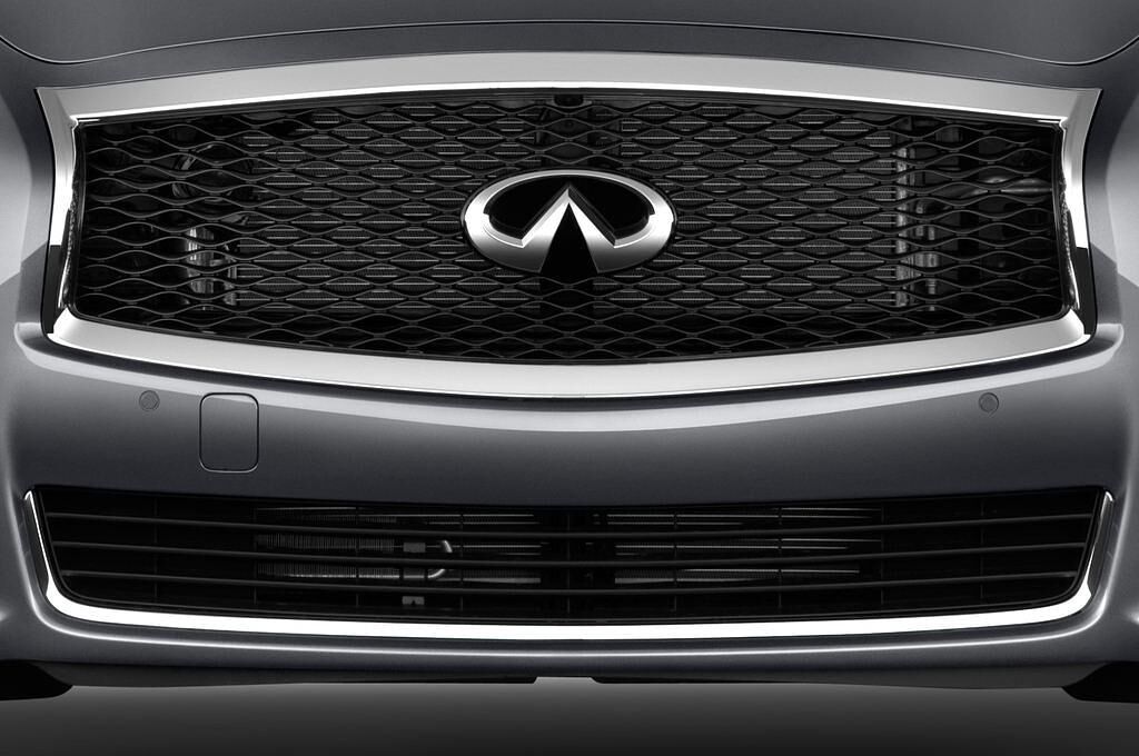 Infiniti Q70 (Baujahr 2015) 3.7 V6 7At 4 Türen Kühlergrill und Scheinwerfer