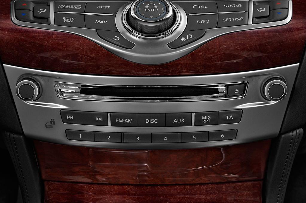 Infiniti Q70 (Baujahr 2017) Premium 4 Türen Radio und Infotainmentsystem