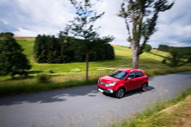 Die bessere Wahl im Korando ist der Diesel mit 131 kW/178 PS aus angemessenen 2,2 Litern Hubraum und einem kräftigen Drehmoment von 400 Newtonmetern