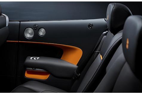 Rolls Royce Dawn Black - mit mandarinfarbenen Applikationen