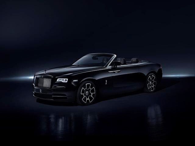 Das tiefschwarze Cabrio kostet 376.000 Euro