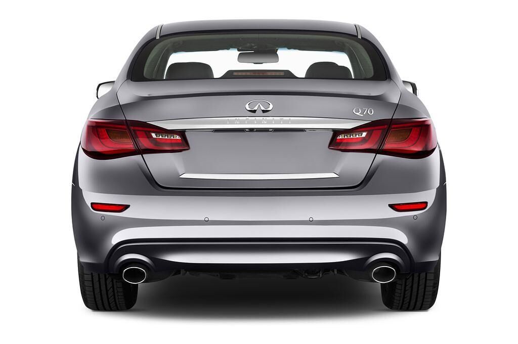 Infiniti Q70 (Baujahr 2017) Premium 4 Türen Heckansicht