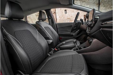 Vorne ist im Ford Fiesta genügend Platz