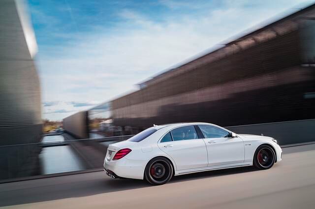 Das AMG-Modell kostet 160.293 Euro