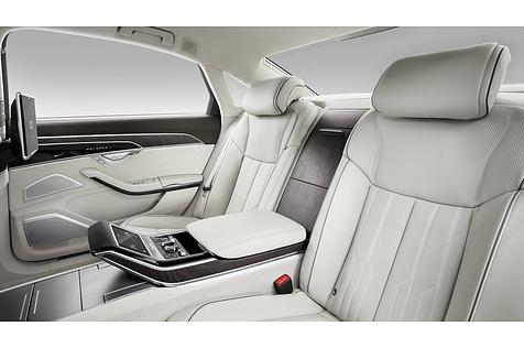 Audi A8 - hinten gibt es mehr Kopffreiheit