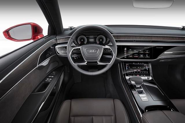 Das Cockpit ist klar und strukturiert