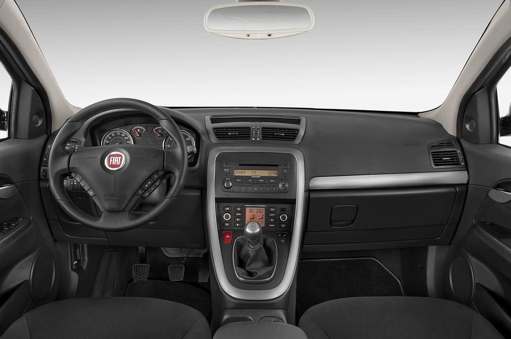 FIAT Croma (Baujahr 2010) Emotion 5 Türen Cockpit und Innenraum