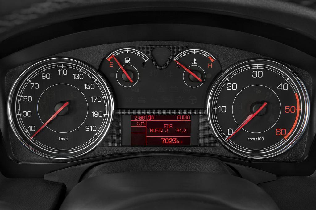 FIAT Croma (Baujahr 2010) Emotion 5 Türen Tacho und Fahrerinstrumente