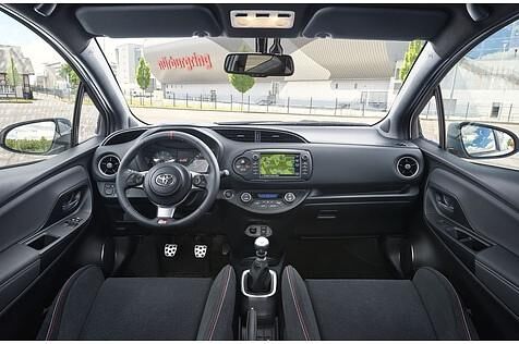 Das Cockpit des Toyota Yaris GRMN.