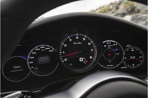 Die Instrumente des Porsche Panamera Sport Turismo Turbo