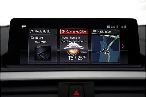 Das Infotainment hat die neue Kachel-Optik