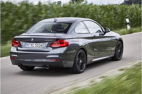 Der Heckspoiler ist aus Carbon