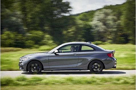 Das Fahrwerk reicht kurze Stöße recht ungefiltert an die Insassen weiter