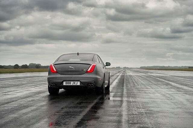 Die Großkatze wird erst bei 300 km/h abgeregelt