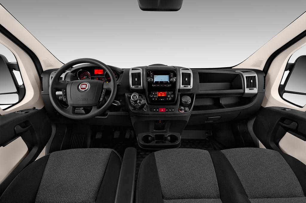 FIAT Ducato Warentransport (Baujahr 2016) 33 130 Multijet L2H2 4 Türen Cockpit und Innenraum