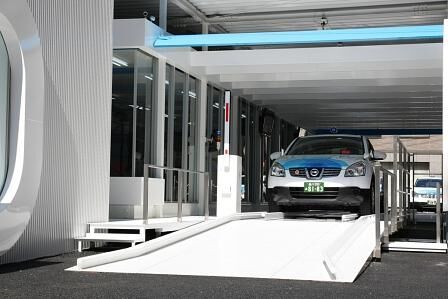 Nach ein paar Minuten ist das E-Taxi wieder fit für die nächsten Touren. 
Bildquelle: Better Place