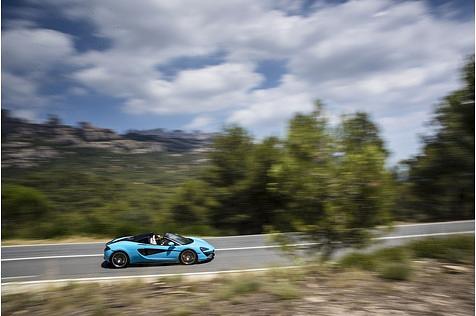 Der McLaren 570S Spider ist 4,53 Meter lang,...