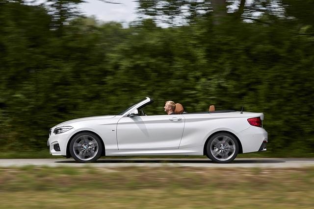 In der Seite präsentiert sich das Cabriolet, abgesehen von neuen Felgendesigns, nahezu unverändert