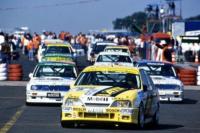 Auch in der DTM ging der Omega an den Start, hier mit Fahrer Markus Oestreich