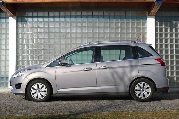 Der Grand C-Max ist mit 4,52 Meter stolze 14 Zentimeter länger als der C-Max