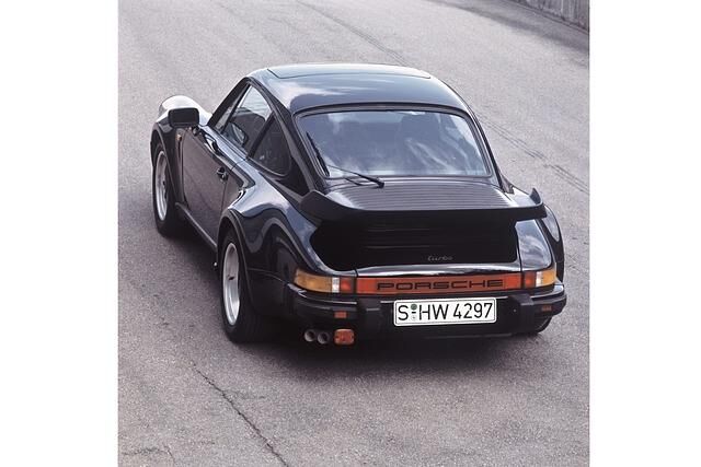 Tradition: 30 Jahre Porsche 911 Turbo vs. Porsche 928 S4 - Power-Duell unter Brüdern