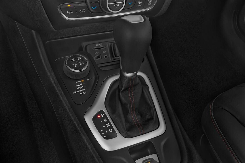 Jeep Cherokee (Baujahr 2014) Trailhawk 5 Türen Schalthebel
