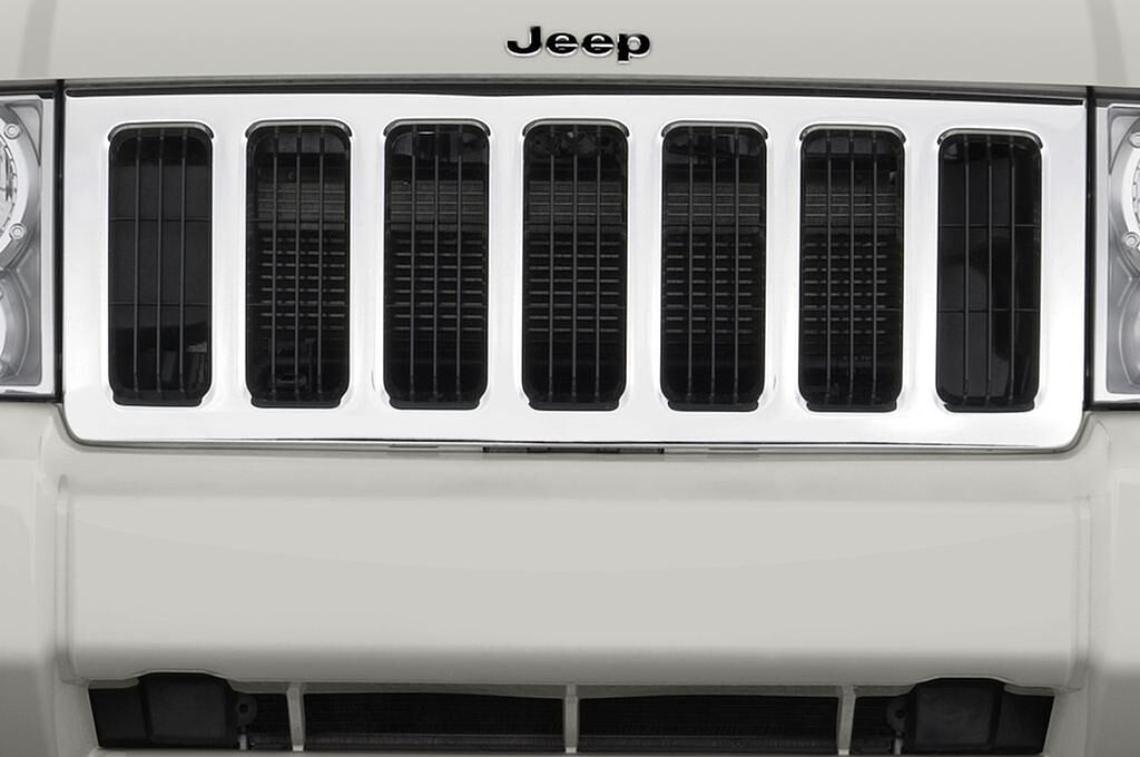 Jeep Commander (Baujahr 2009) Limited 5 Türen Kühlergrill und Scheinwerfer