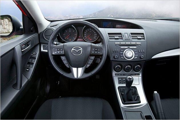 Übersichtlich und gut bedienbar: Das Cockpit im Mazda 3