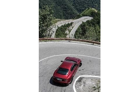 In engen Kurven tut sich der Maserati GT schwerer