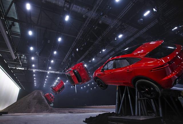 Beim Launch zeigte Jaguar einen gewagten Stunt mit dem E-Pace